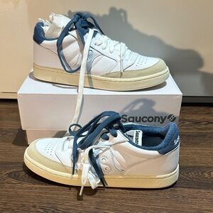 NWT- Saucony White and Navy Sneakers (Size: 9)